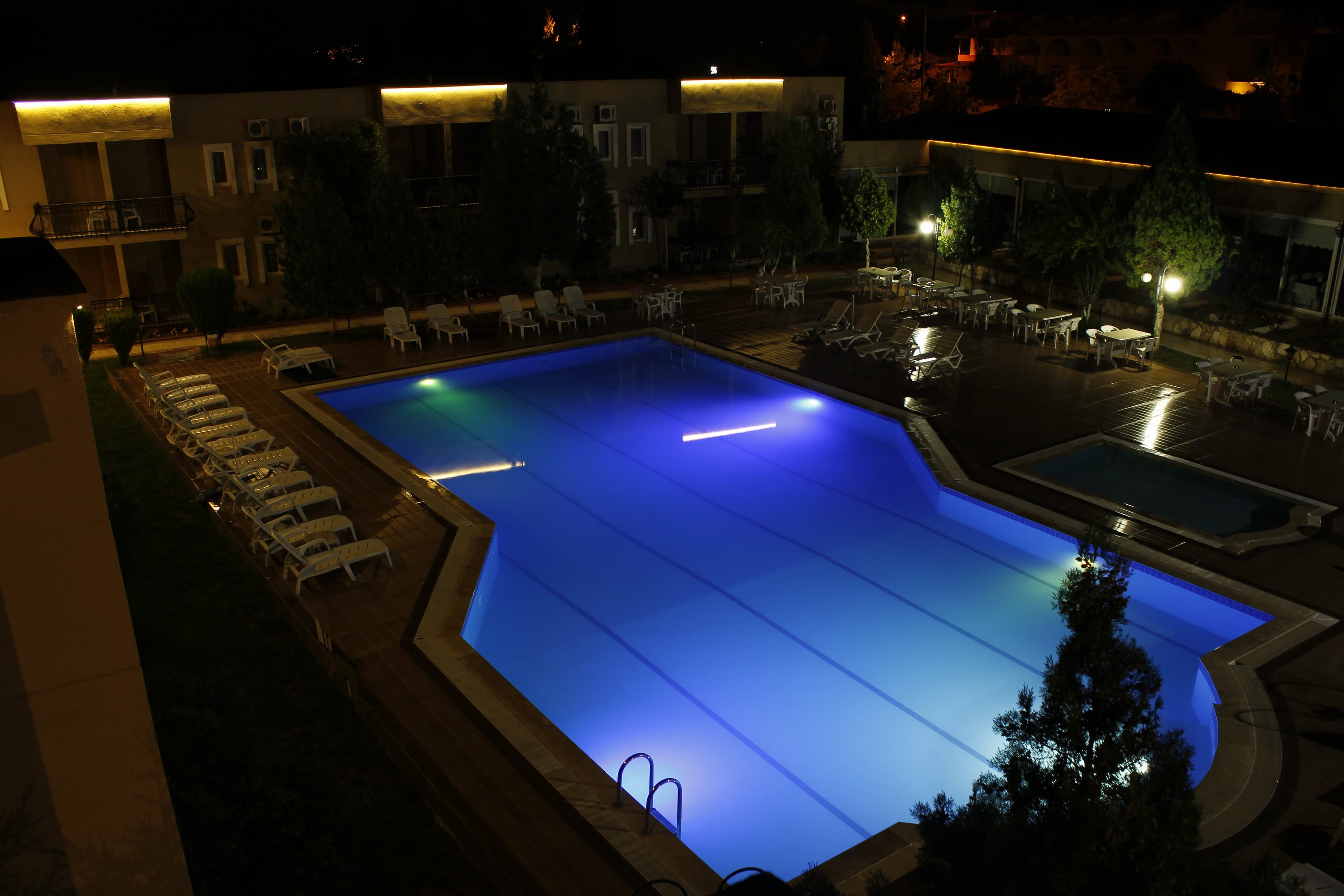 Şamdan Otel gece görünümü