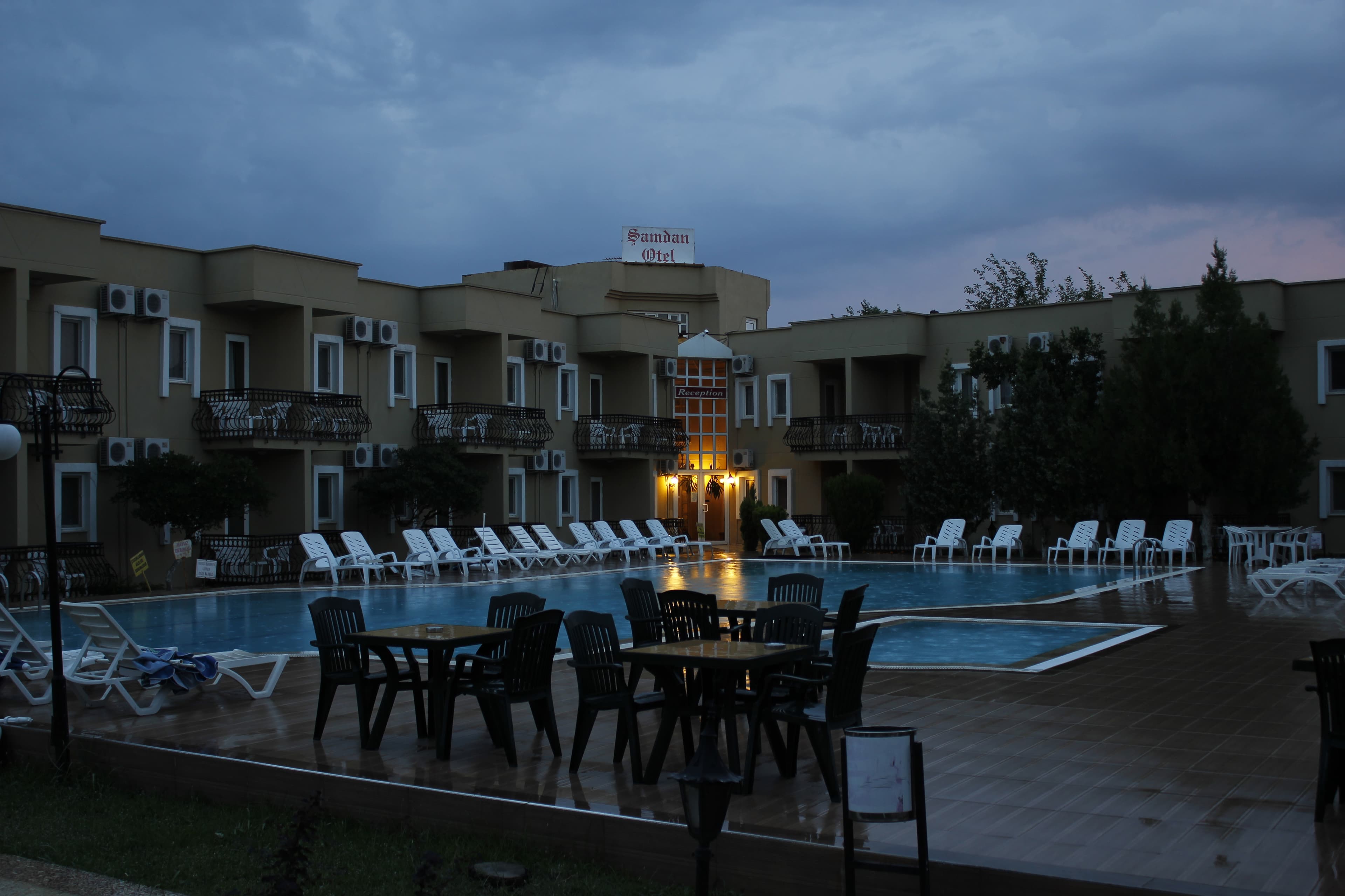 Şamdan Otel gece görünümü